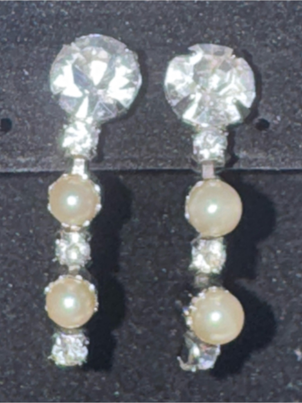 Vintage CAN made Breadner Manufacturing Company rhinestone/pearl dangle earrings